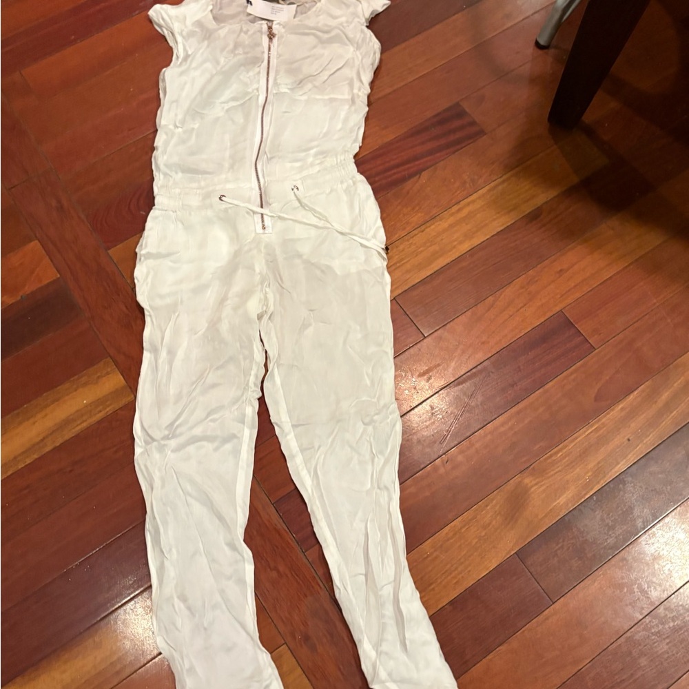 Chic White Sleeveless Jumpsuit